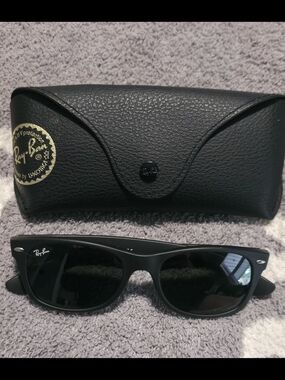 Ray-Ban Black Wayfarer Sunglasses